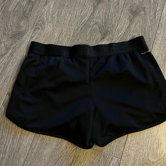 Reebok sport shorts - Picture 2 of 4
